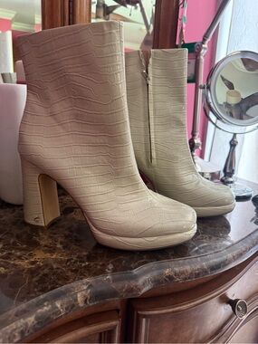 Women's Croc-Embossed Cream Ankle Boots